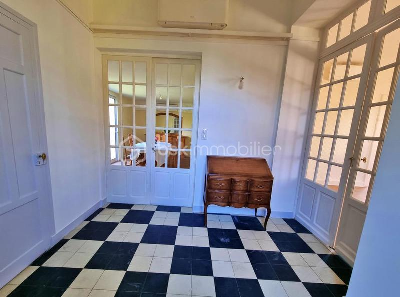 Demeure - 258 m² - 8 pièces