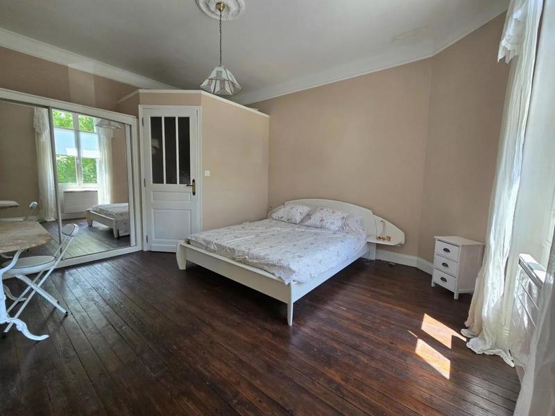 Maison de ville - 220 m² - 9 pièces