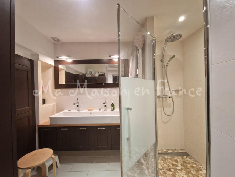 Maison - 240 m² - 1 pièce