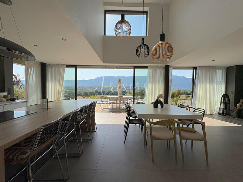 Villa - 186 m² - 6 pièces