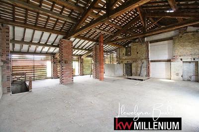 Maison - 210 m² - 2 pièces