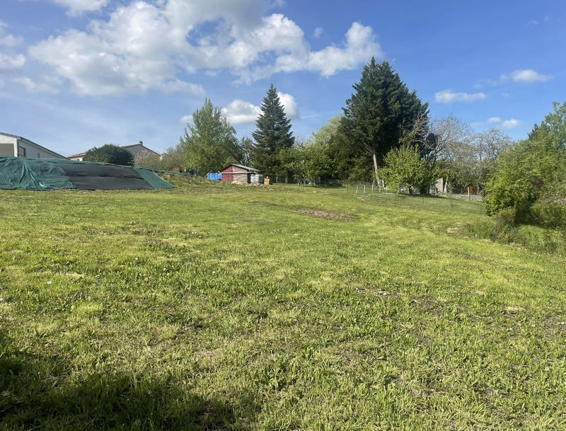 Terrain constructible - 1 500 m²