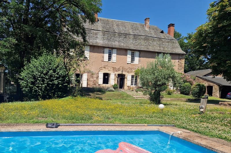Maison - 253 m² - 8 pièces