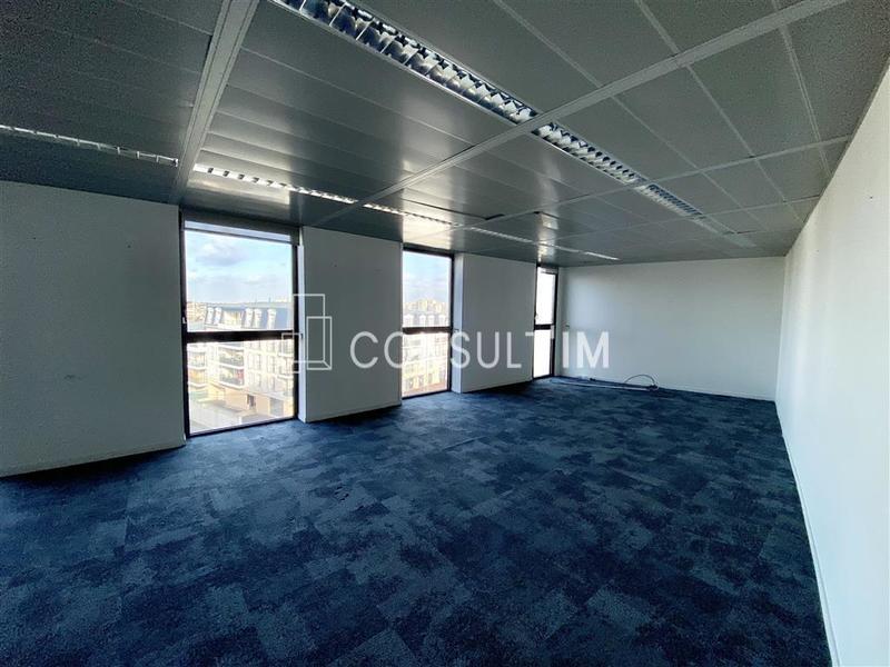 Bureau - 639 m²