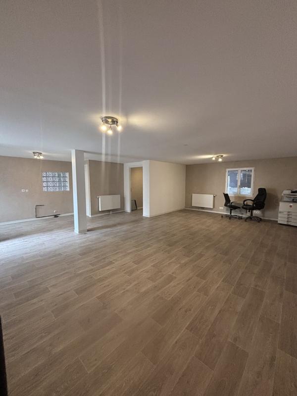 Maison - 400 m² - 1 pièce