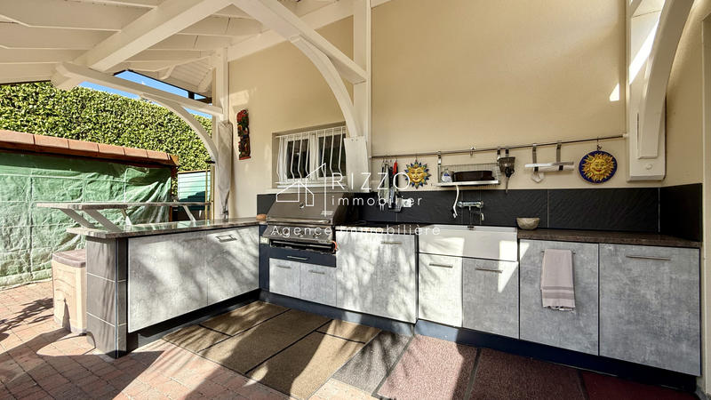 Maison - 263 m² - 7 pièces