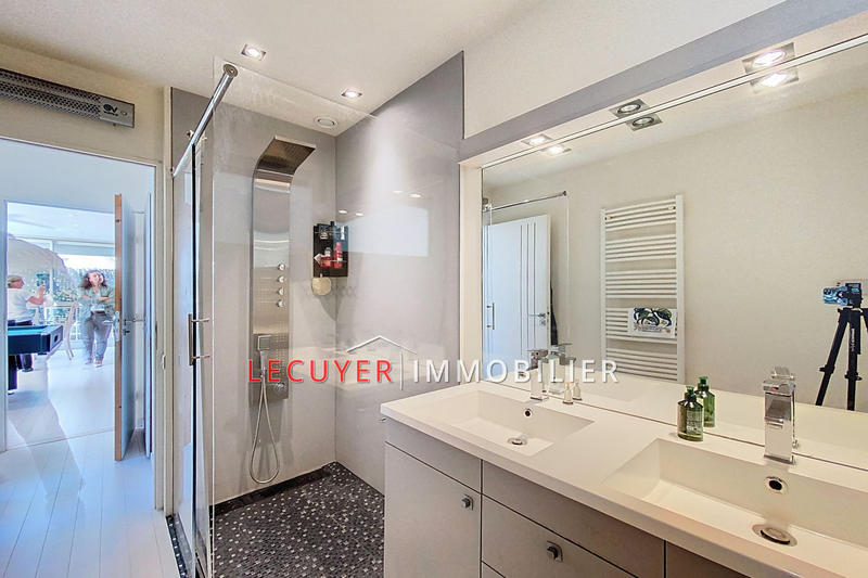 Appartement - 143 m² - 4 pièces