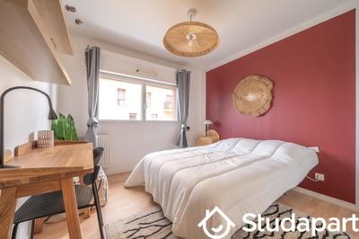 Chambre - 11 m² - 1 pièce