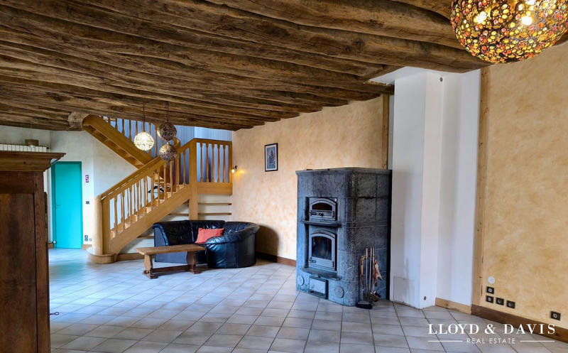 Maison - 221 m² - 7 pièces