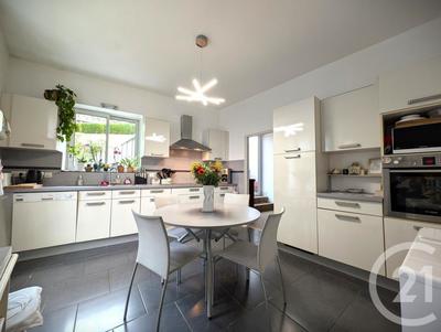 Maison - 198 m² - 8 pièces