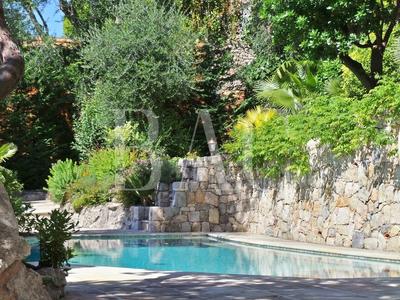 Villa - 760 m² - 16 pièces