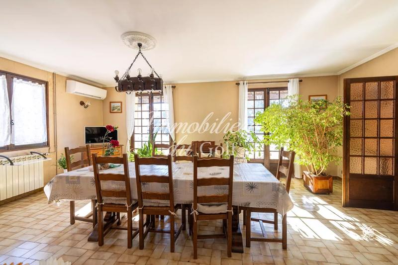 Maison - 213 m² - 12 pièces