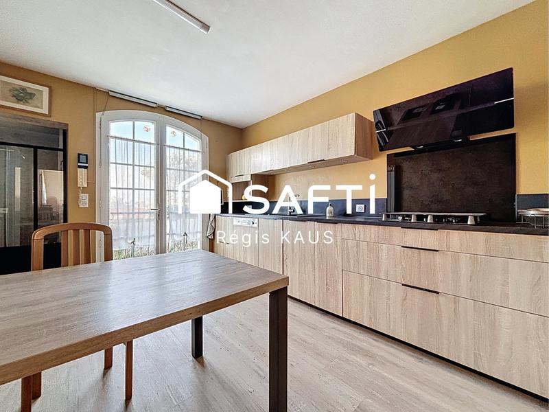 Maison - 240 m² - 10 pièces