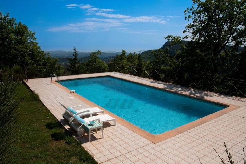 Maison - 240 m² - 7 pièces