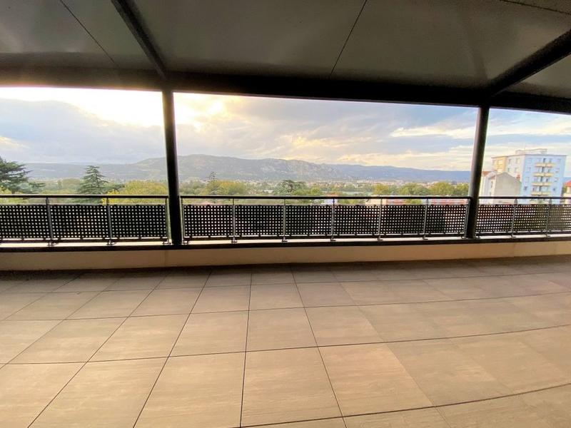 Appartement - 99 m² - 4 pièces