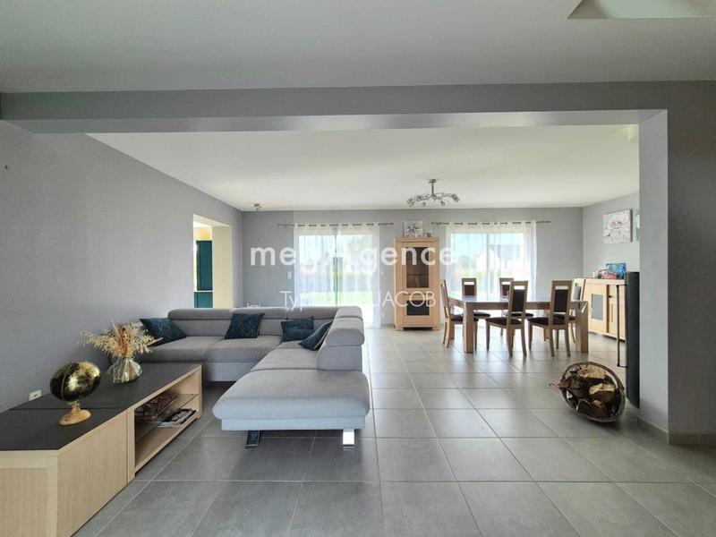 Maison - 210 m² - 10 pièces