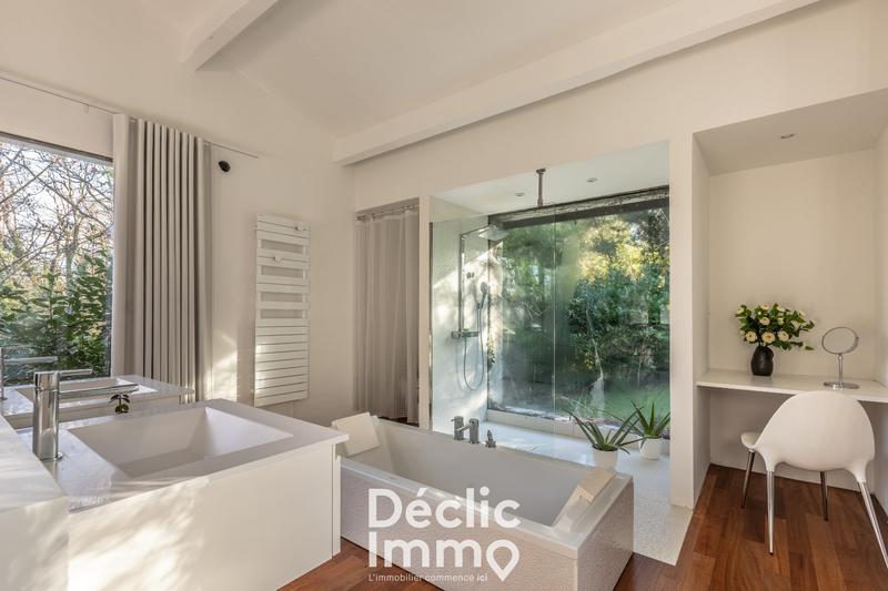 Maison - 280 m² - 8 pièces