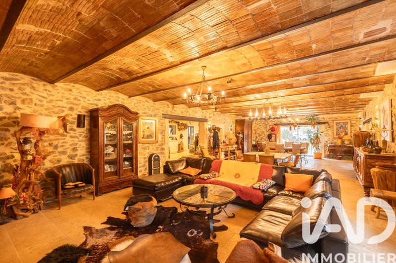 Maison - 423 m² - 8 pièces