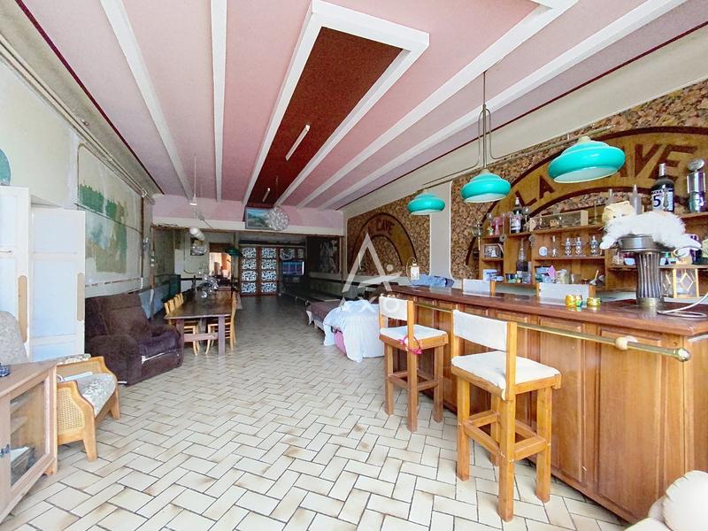 Maison - 371 m² - 15 pièces