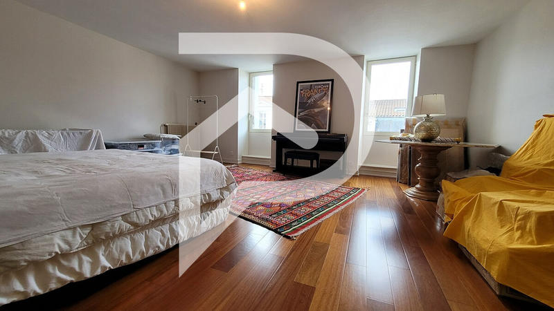 Maison - 283 m² - 11 pièces