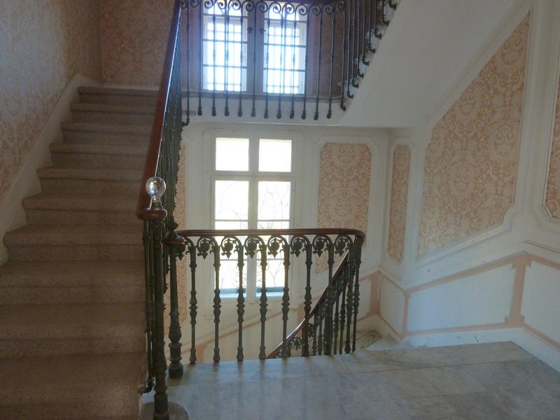 Maison - 760 m² - 13 pièces