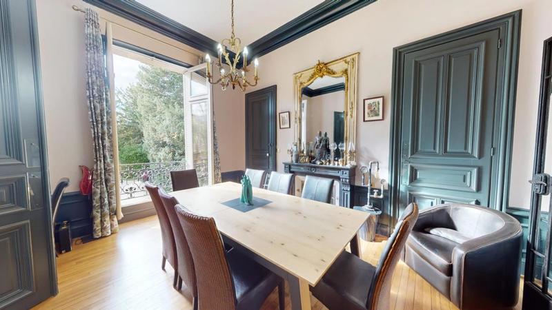 Maison de maîtres - 251 m² - 9 pièces