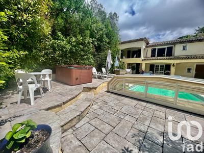 Maison - 220 m² - 9 pièces