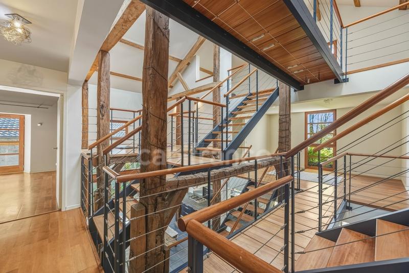 Maison - 328 m² - 8 pièces