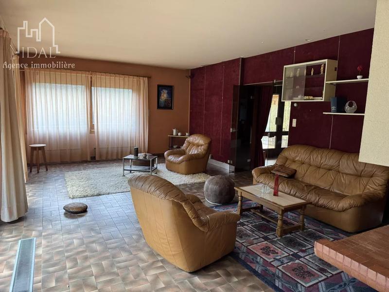 Maison - 272 m² - 11 pièces