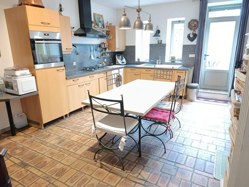 Maison - 202 m² - 8 pièces