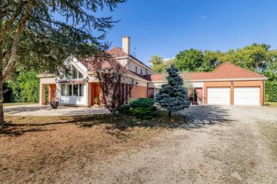 Propriété - 289 m² - 9 pièces