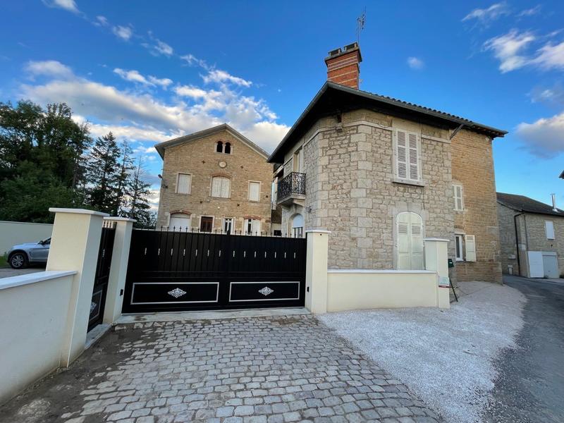 Maison - 300 m² - 6 pièces