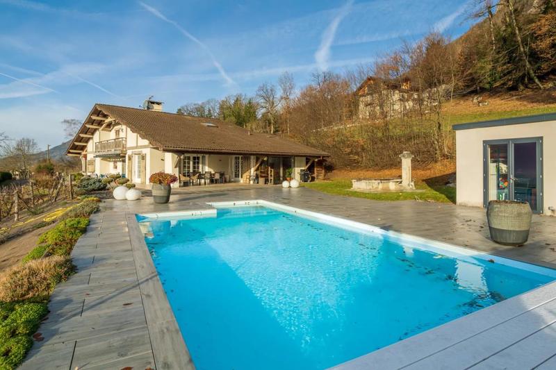 Villa - 330 m² - 10 pièces