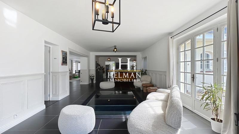 Maison - 344 m² - 12 pièces