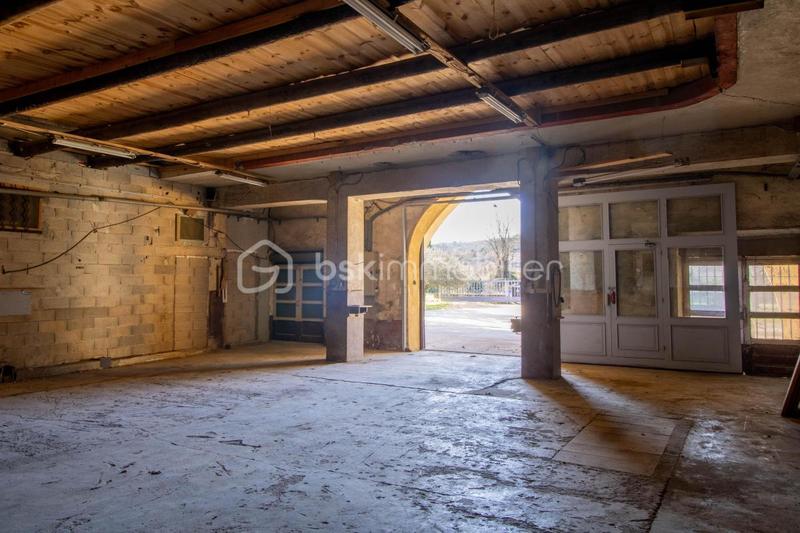 Grange - 303 m² - 1 pièce