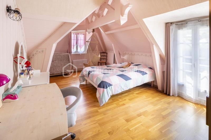 Propriété - 324 m² - 13 pièces