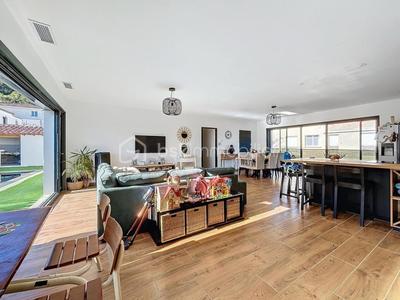 Maison - 145 m² - 5 pièces