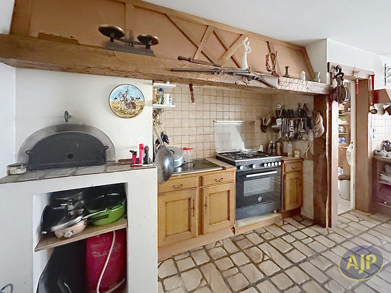 Maison - 220 m² - 9 pièces