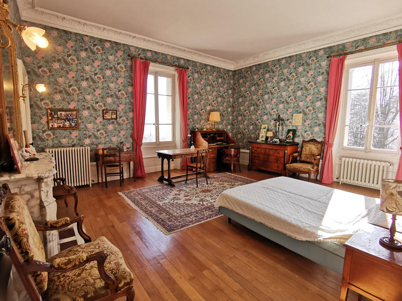 Propriété - 658 m² - 19 pièces