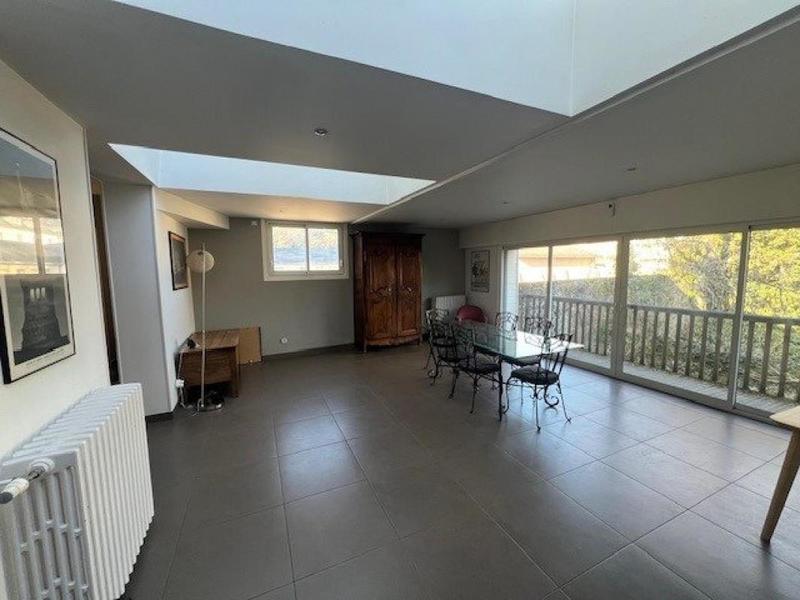 Maison - 246 m² - 10 pièces