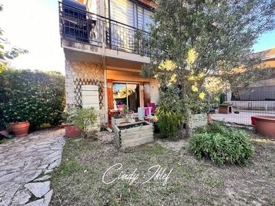 Maison - 230 m² - 6 pièces