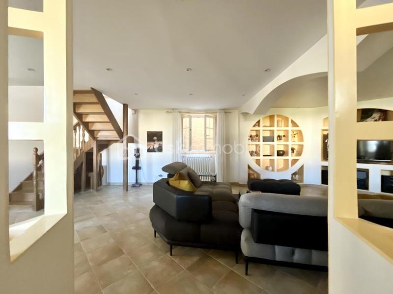 Maison - 201 m² - 7 pièces