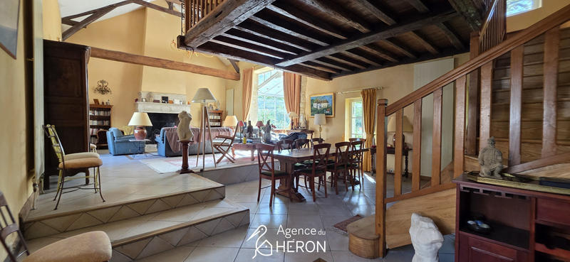 Maison - 373 m² - 10 pièces