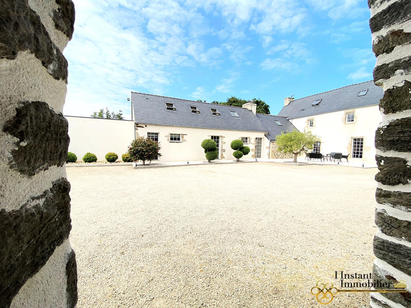 Demeure - 271 m² - 10 pièces