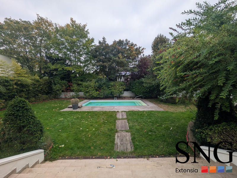 Maison - 275 m² - 6 pièces