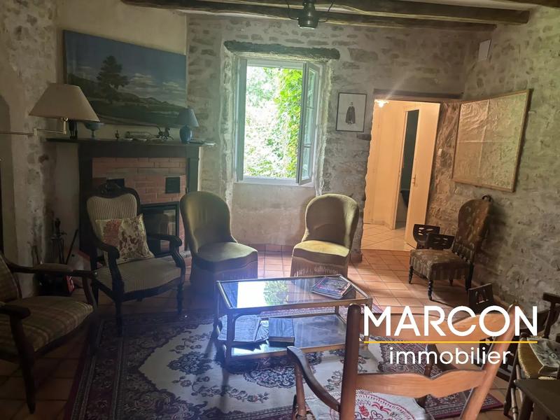 Propriété - 212 m² - 9 pièces