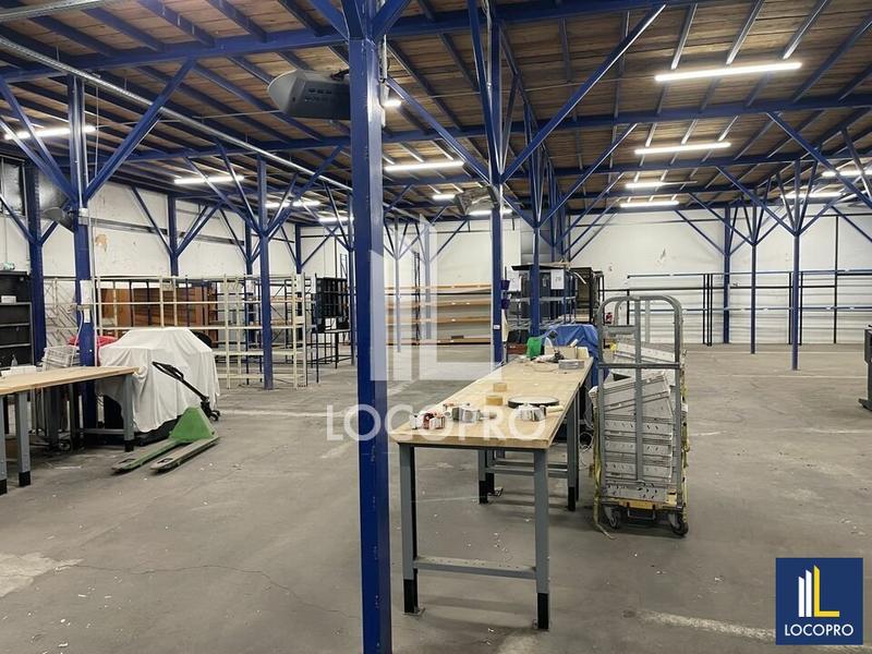 Local d'activité / Entrepôt - 2 350 m²