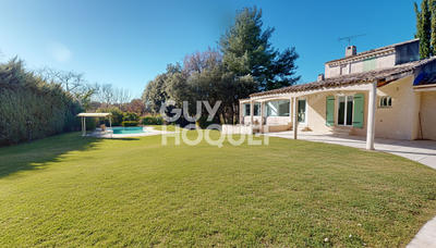 Maison - 305 m² - 10 pièces