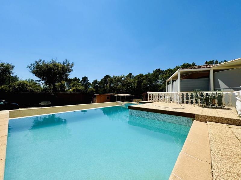 Propriété - 310 m² - 10 pièces