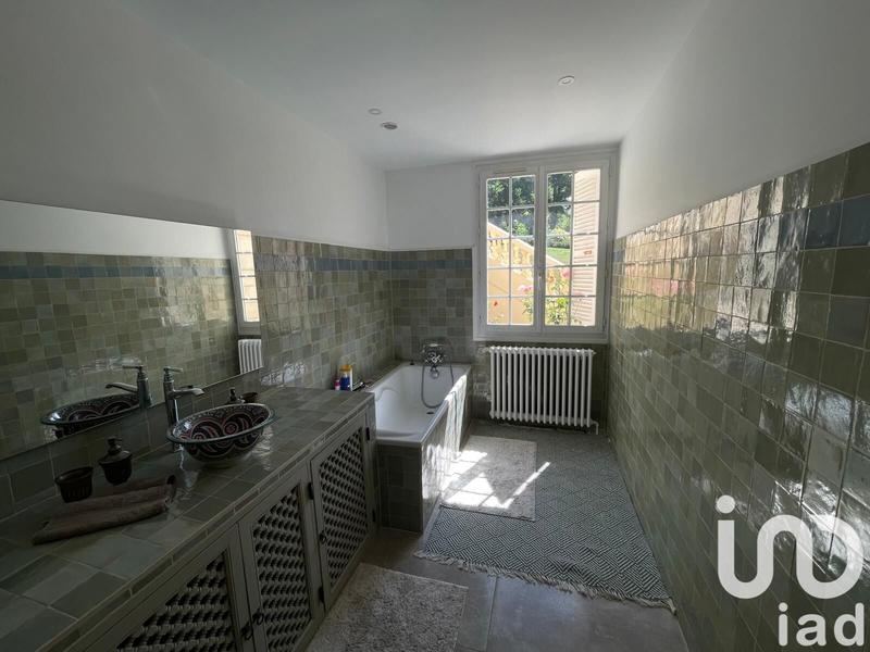 Maison - 400 m² - 8 pièces